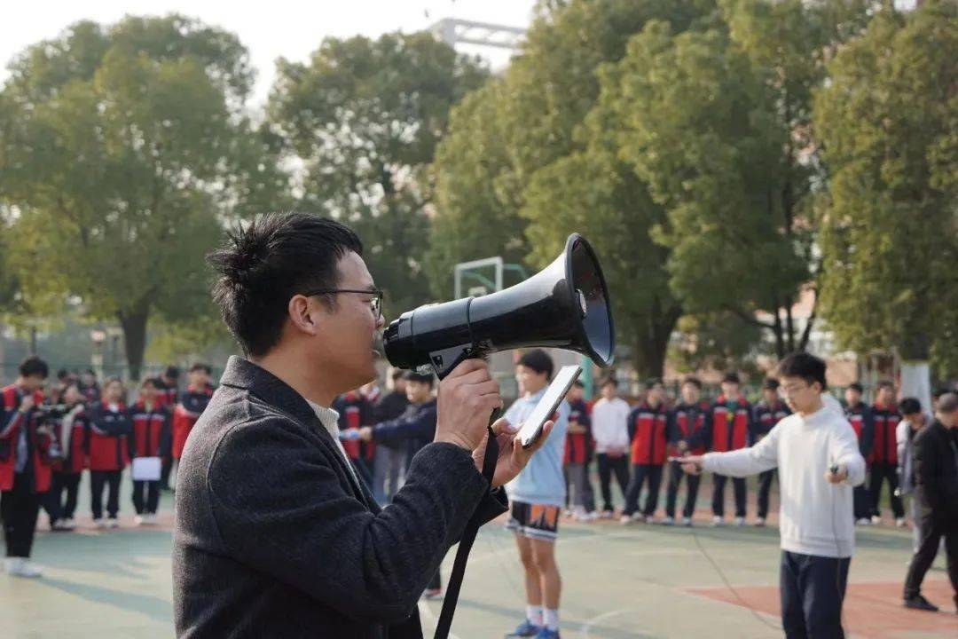 绳舞飞扬跳出睛彩桐乡二中高二年级举办跳绳比赛