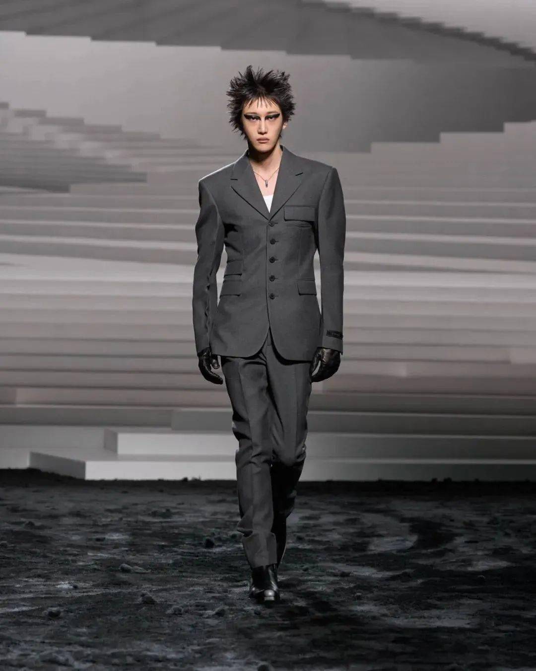 versace 2024秋冬系列:野性魅力的叛逆与柔情