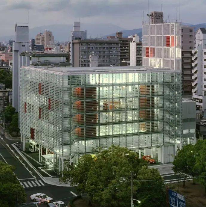 广岛西消防站1999年的琦玉县立大学是一台庞大的机器,是一个医学和