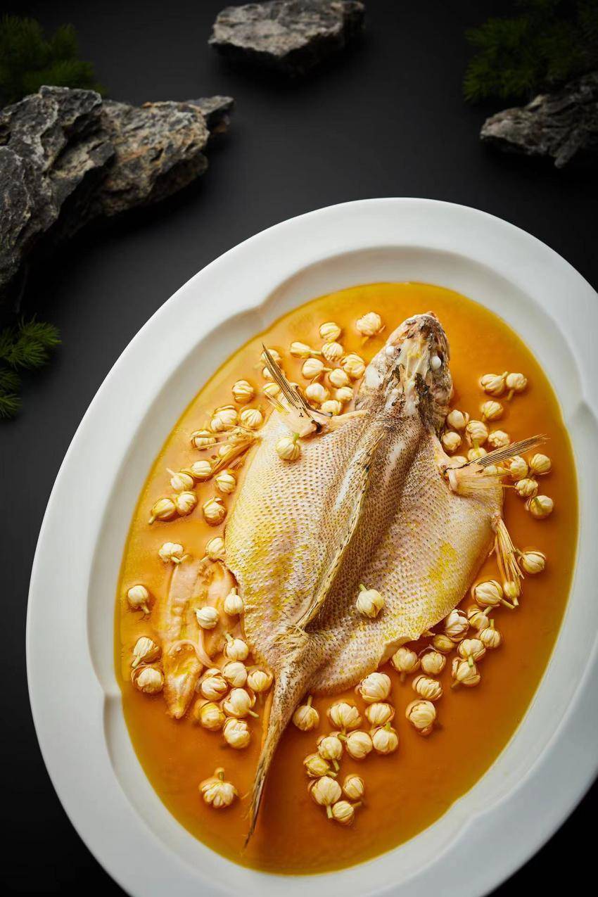 如院以经典杭州菜为基调用现代的手法在西子湖畔植物园菁华之地再次