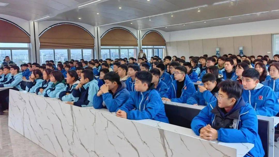 增强学生的法治意识和遵纪守法的自觉性,2月21日下午,育英中学给全体