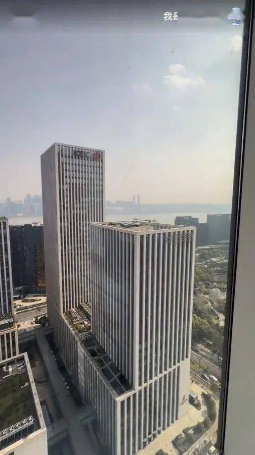 成龙内地4000万江景豪宅曝光装修极其奢华网友我不喜欢