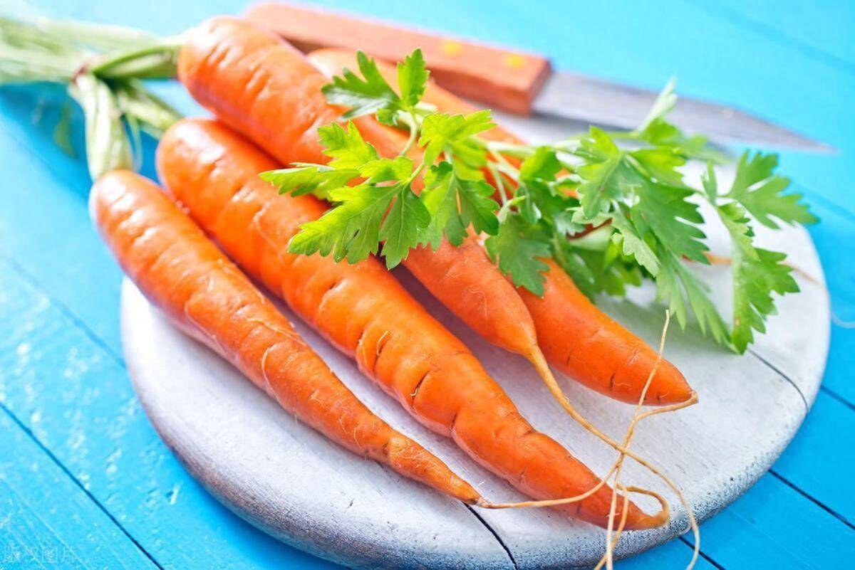 胡萝卜搭配什么菜做最好吃?推荐这4种做法,养肝明目,通便减脂
