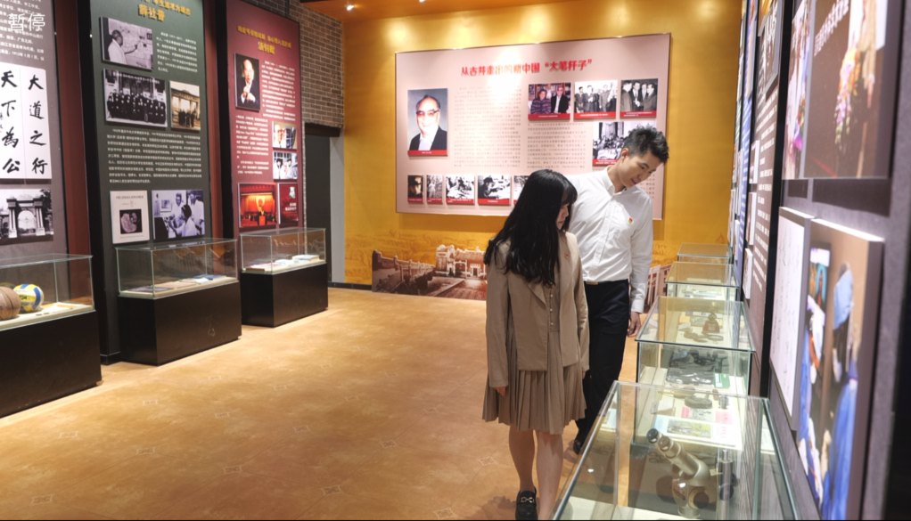 古井镇历史悠久,名人辈出,这个位于文楼村的历史名人馆,以古井百年