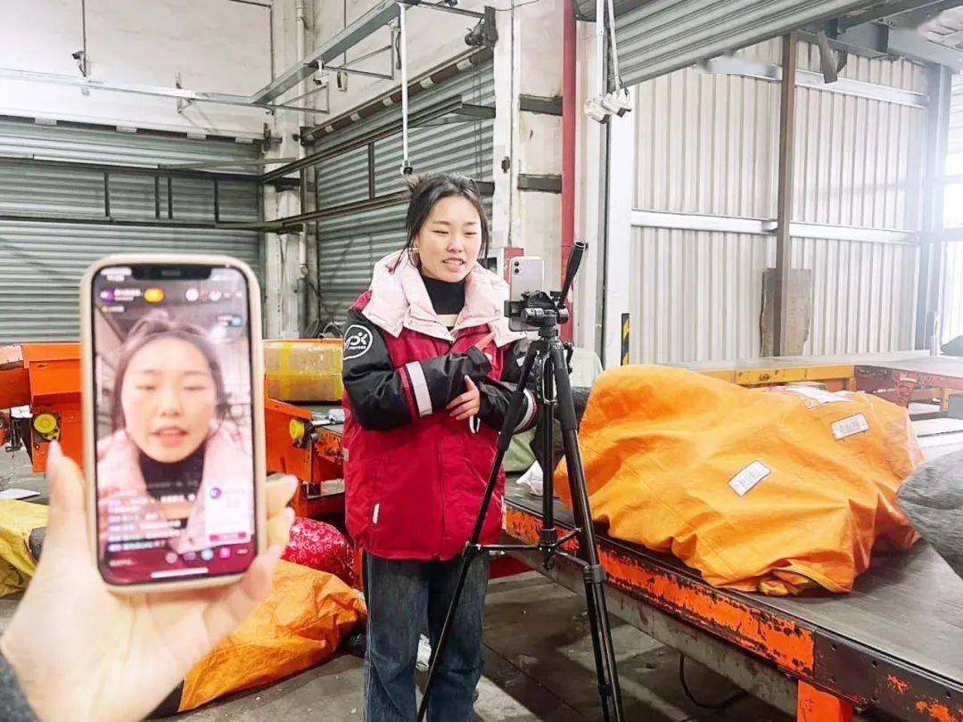 让工作触屏可及10万观看人数2000余份简历圆通集运中心花式招人你不来