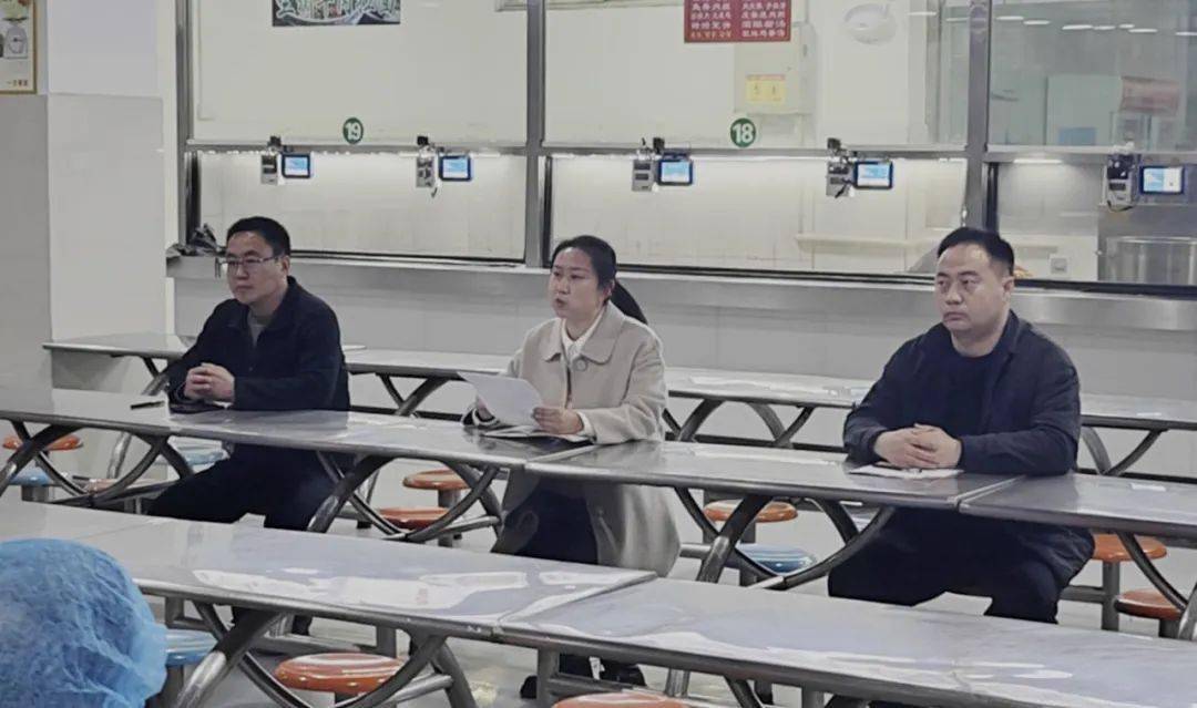 郏县一高强化责任意识确保食品安全我校召开餐厅从业人员工作会议