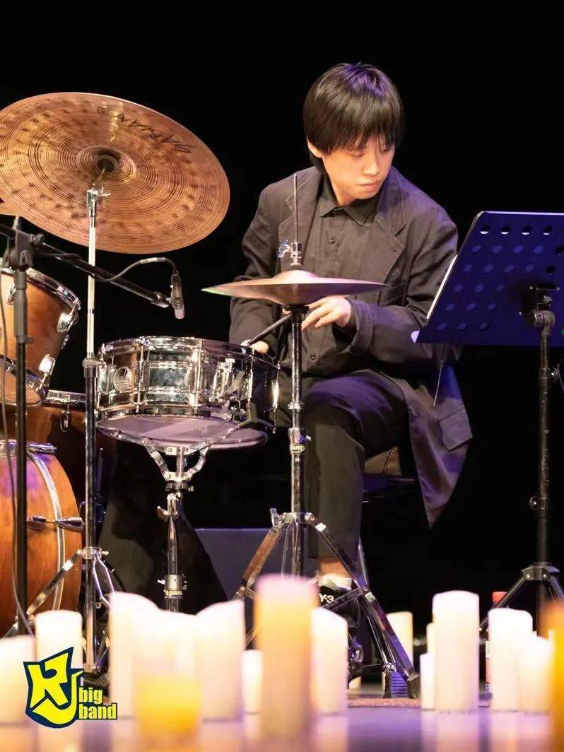 王 品 欢青年爵士鼓手,毕业于上海jz school,上海茉莉大乐队鼓手,神秘