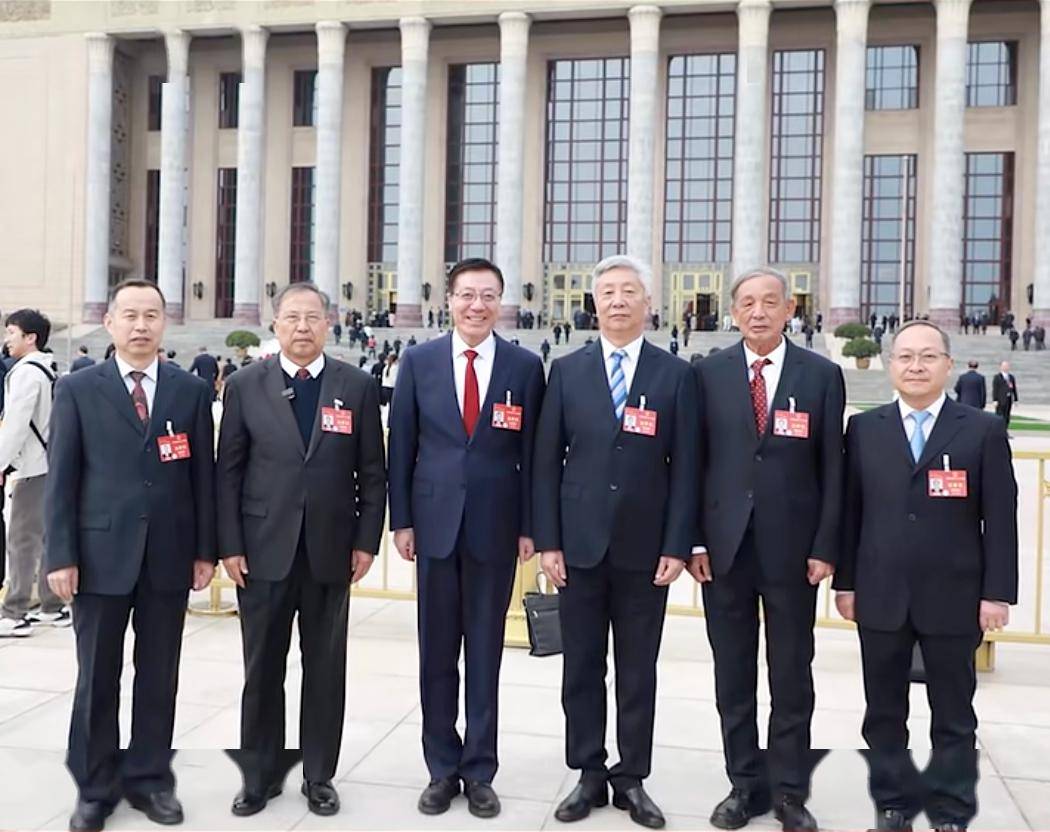 这张照片被网友称为小麦育种天团