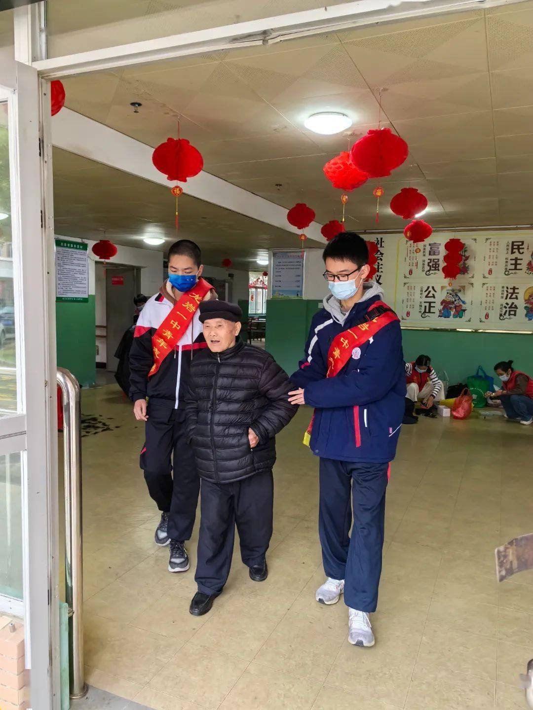 文明微聚焦龙岩一中三月学雷锋情暖福利院