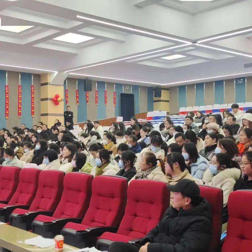 湖南省南县湖心学校高中部生本课堂促发展生本教育携手共进步
