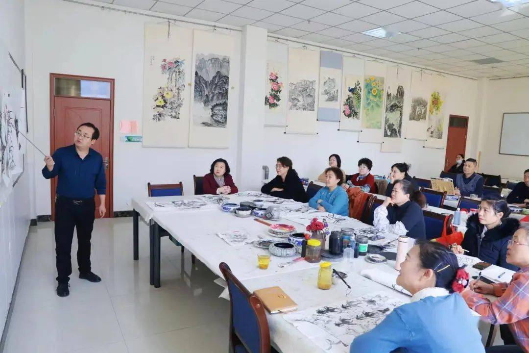 据了解,金昌市老年大学本次春季招生约600人,除今年新开设的形体,非洲