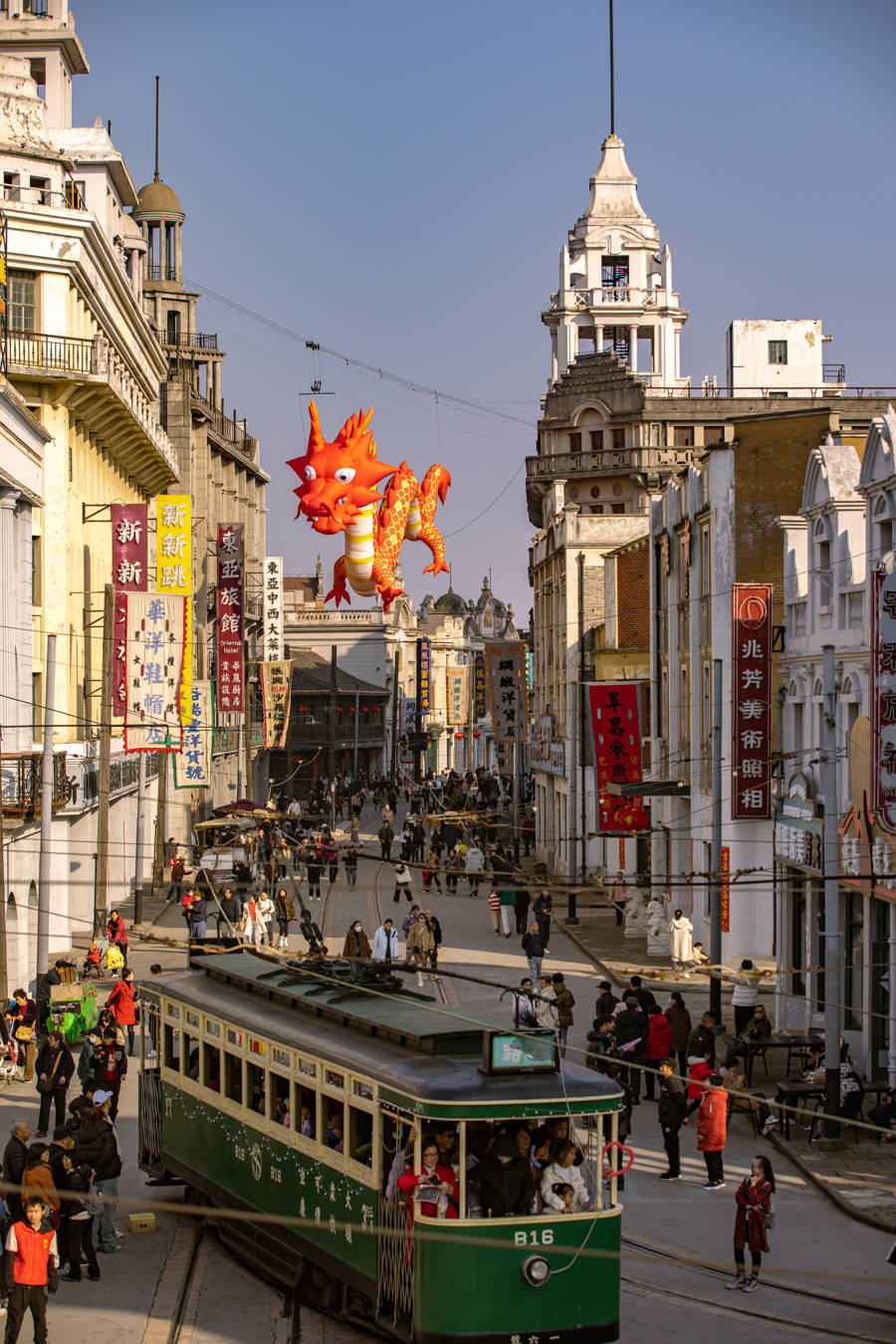 原创音乐剧《纳萨尼尔》在上海影视乐园上演,7-17岁孩子登上舞台