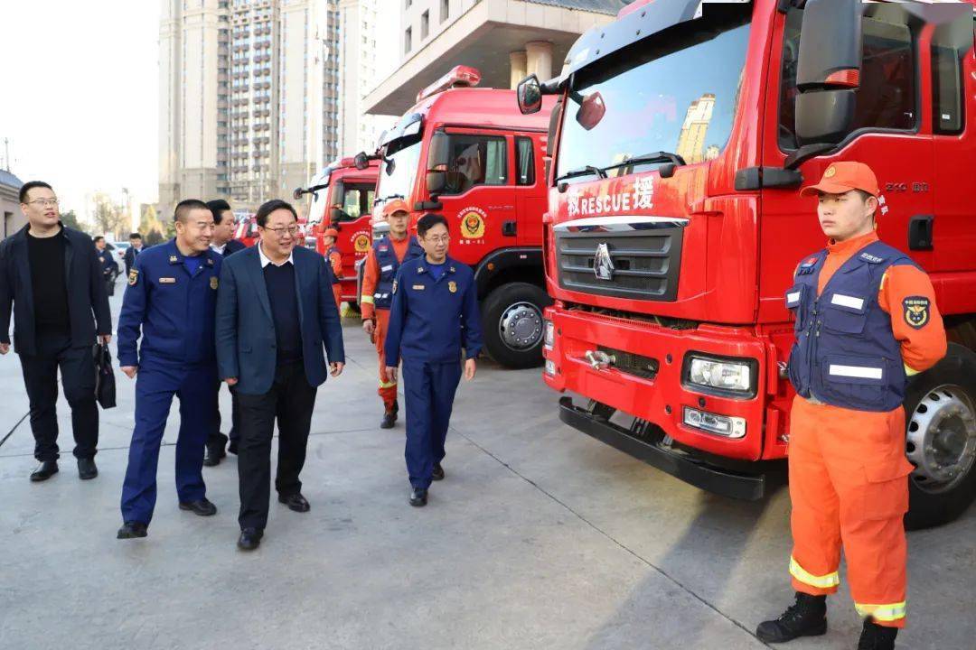 定西市委常委,常务副市长吕鹏举调研指导市消防救援支队工作
