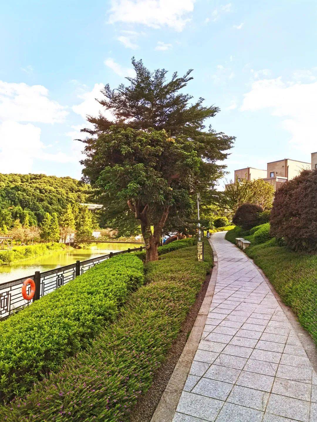 春游大促佛冈鹤鸣洲温泉凤祺酒店￥269抢豪华泡池房2大2小自助早餐不