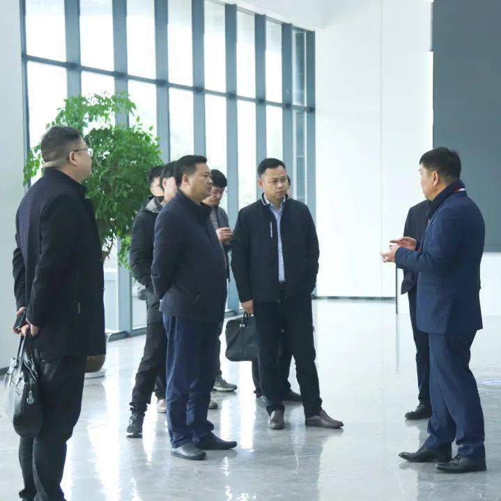 浙江省建设装饰集团党委书记董事长张顺利一行莅临鼎美调研指导