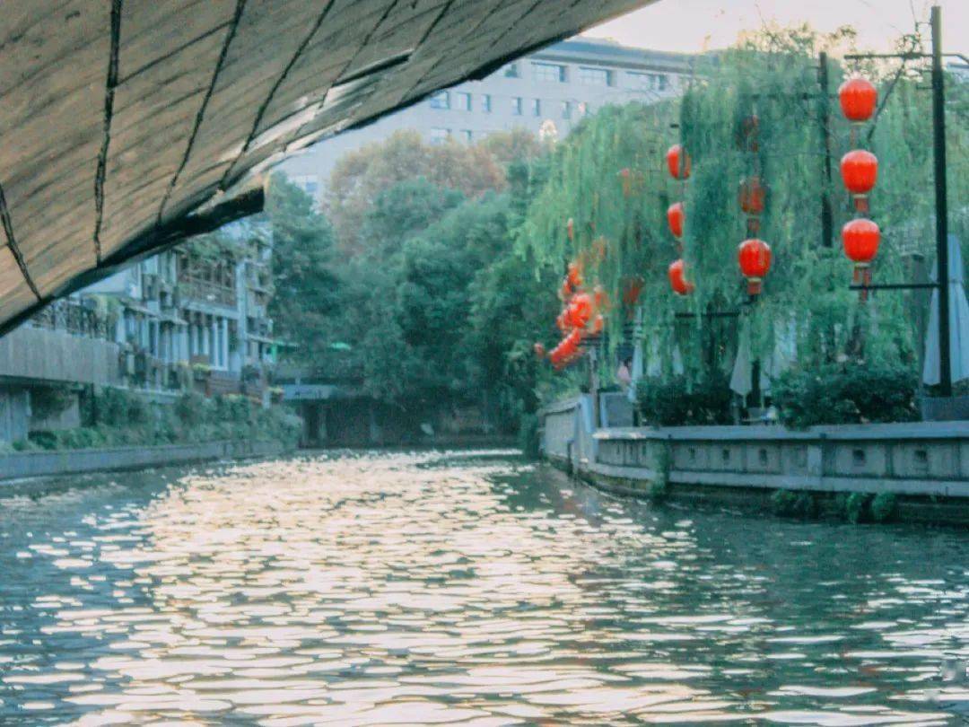 用《上春山》歌词打开南京夫子庙的春天_秦淮河_杨柳_光影