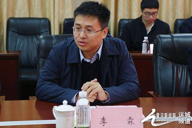 省校合作协议,张辉依次为天海泵业副总经理李跃民,解义电泵董事长柴建