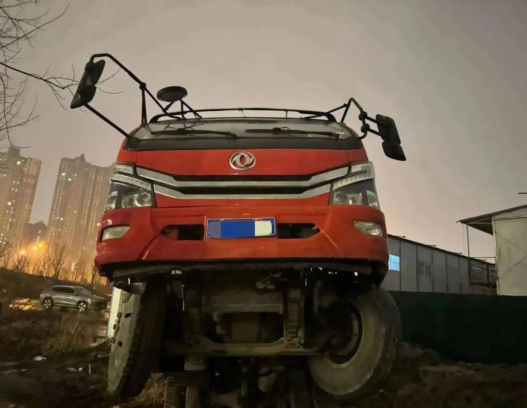 插翅难飞之际,竟是"死对头"救下了自己?_街道_渣土_车辆