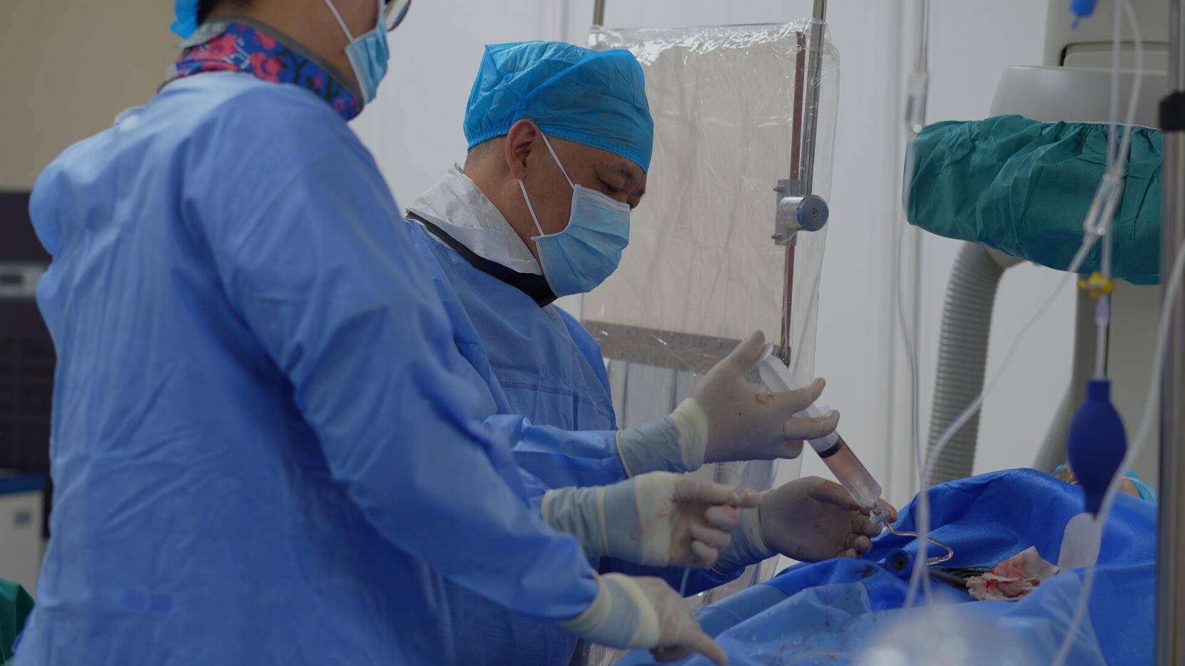 深圳禾正医院完成首例无导线起搏器植入手术七旬老人重焕心生