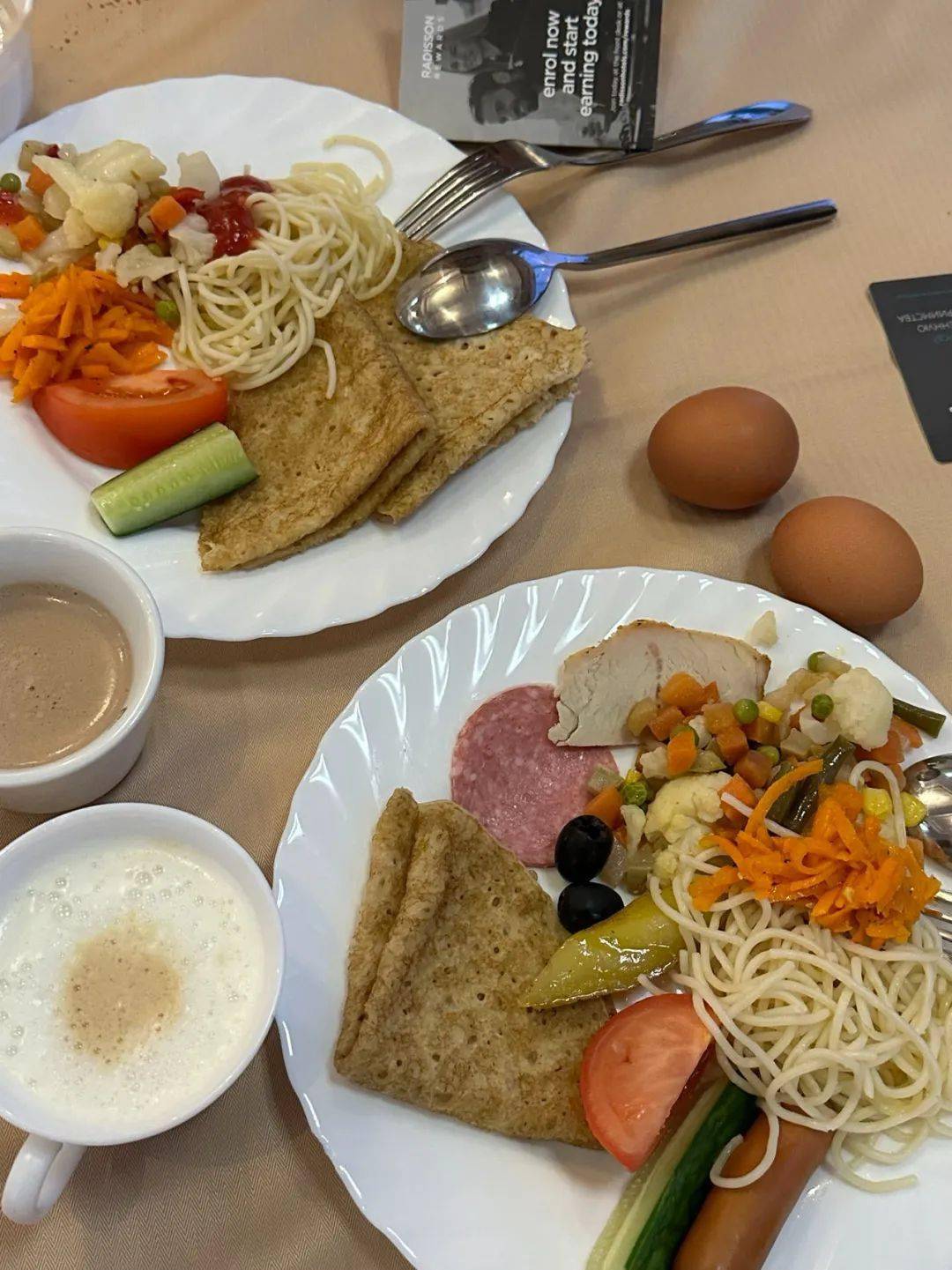 张馨予婚后6年太幸福了吧穿毛毛外套雪地游玩好像18岁少女啊