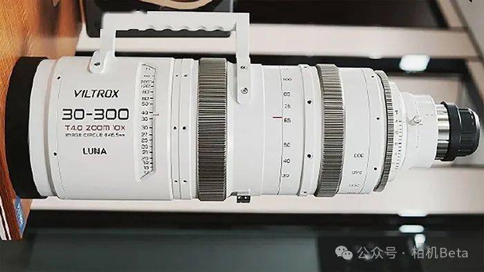 唯卓仕30300mmf4全画幅镜头