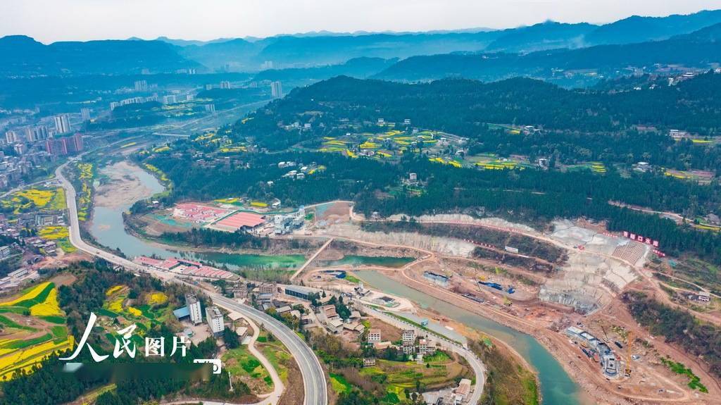 2024年3月15日,四川省巴中市通江县,青峪口水库建设现场一片繁忙景象.