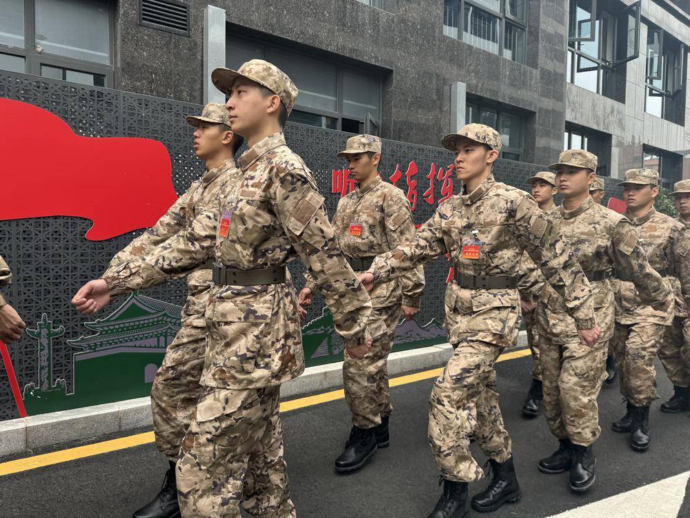 深圳市龙华区2024年春季入伍准新兵人物故事黄帝斯从人民教师到人民