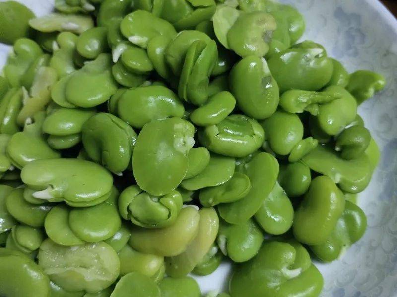 一吃血管好,二吃润肠道,大脑也喜欢~_蚕豆_豆腥味_豆子