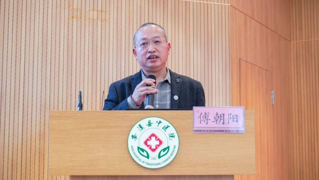 傅朝阳副院长首先向2024级新生们表示衷心的祝贺与美好祝愿,希望同学