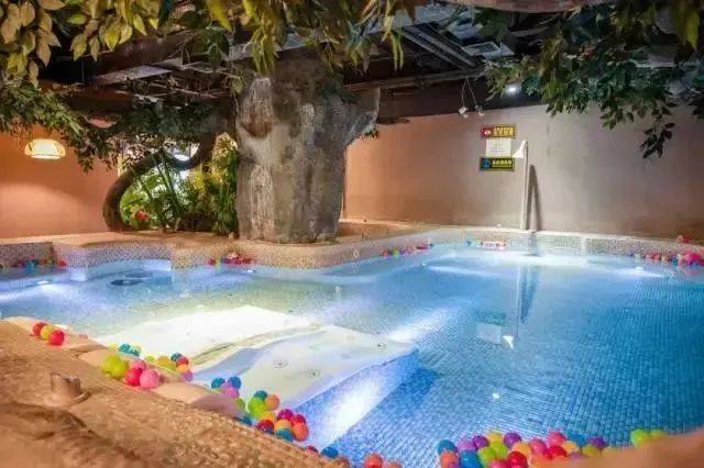 06499起住豪华房,尊享风味早餐 不限次温泉 免费观影!