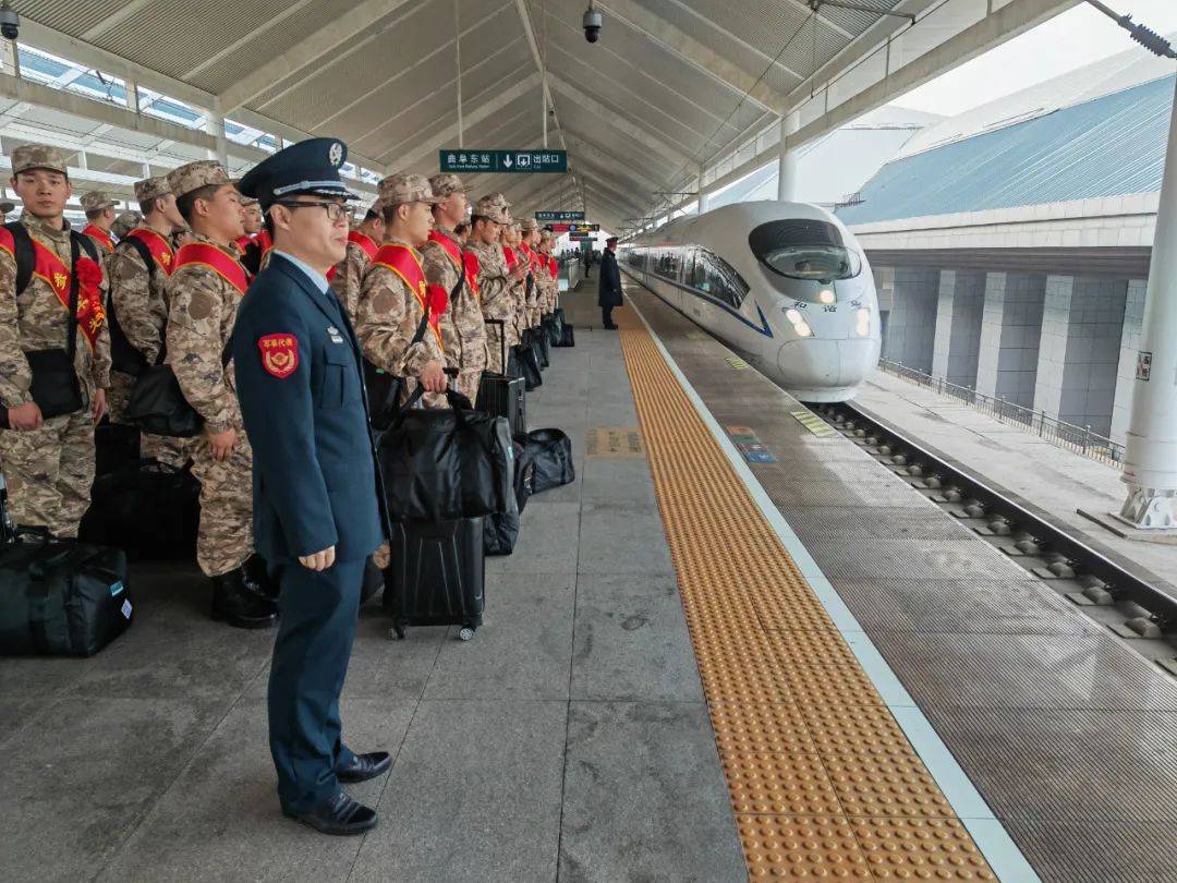 最帅集结2024年春季新兵运输高清大图来了现场直击