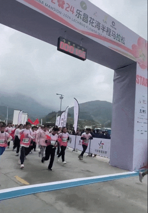 今日韶关这场马拉松赛激情开跑