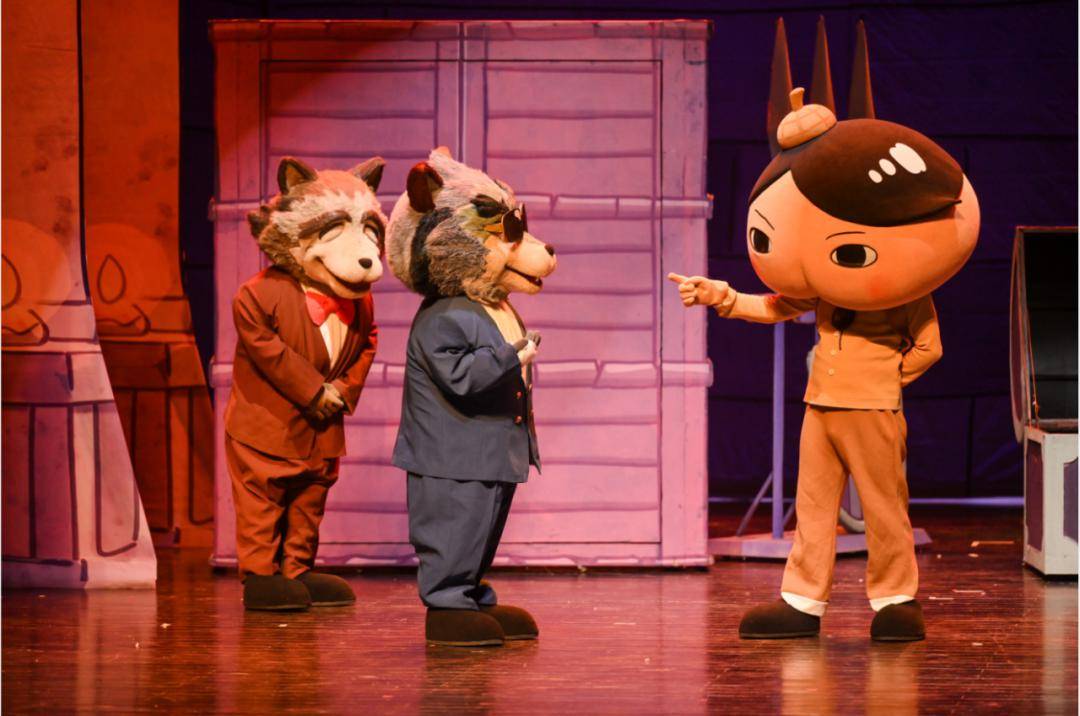 《屁屁侦探之怪盗u对怪盗u》儿童剧空降滨演舞台