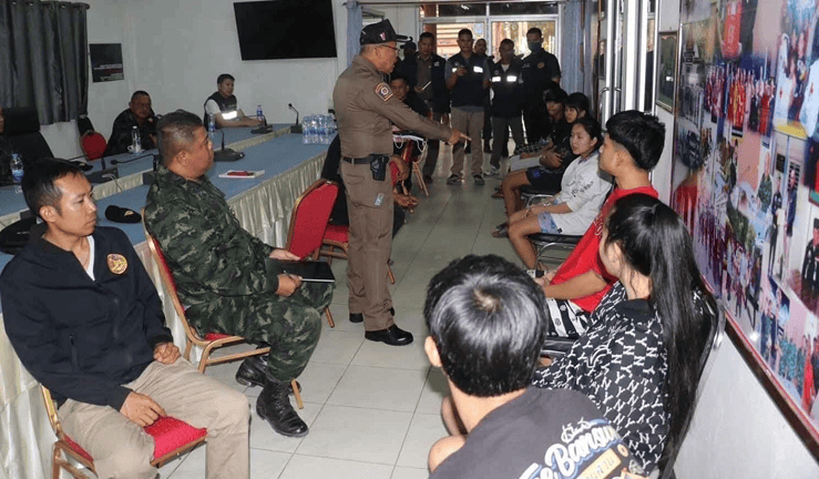 16日当天,大约 30 名柬埔寨警察突袭了该园区,解救了19名泰国人.