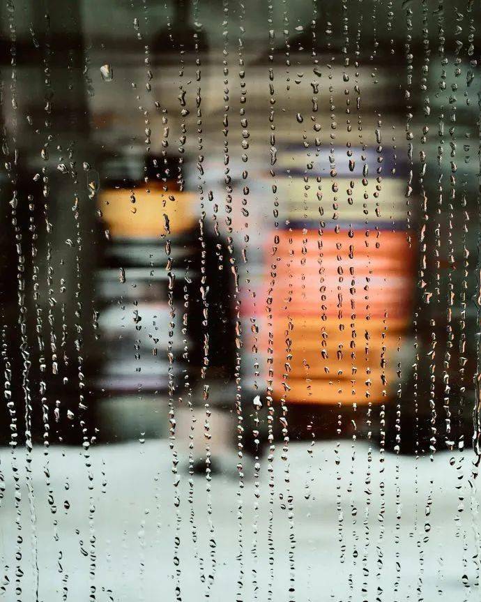 下雨天却温馨的图片图片