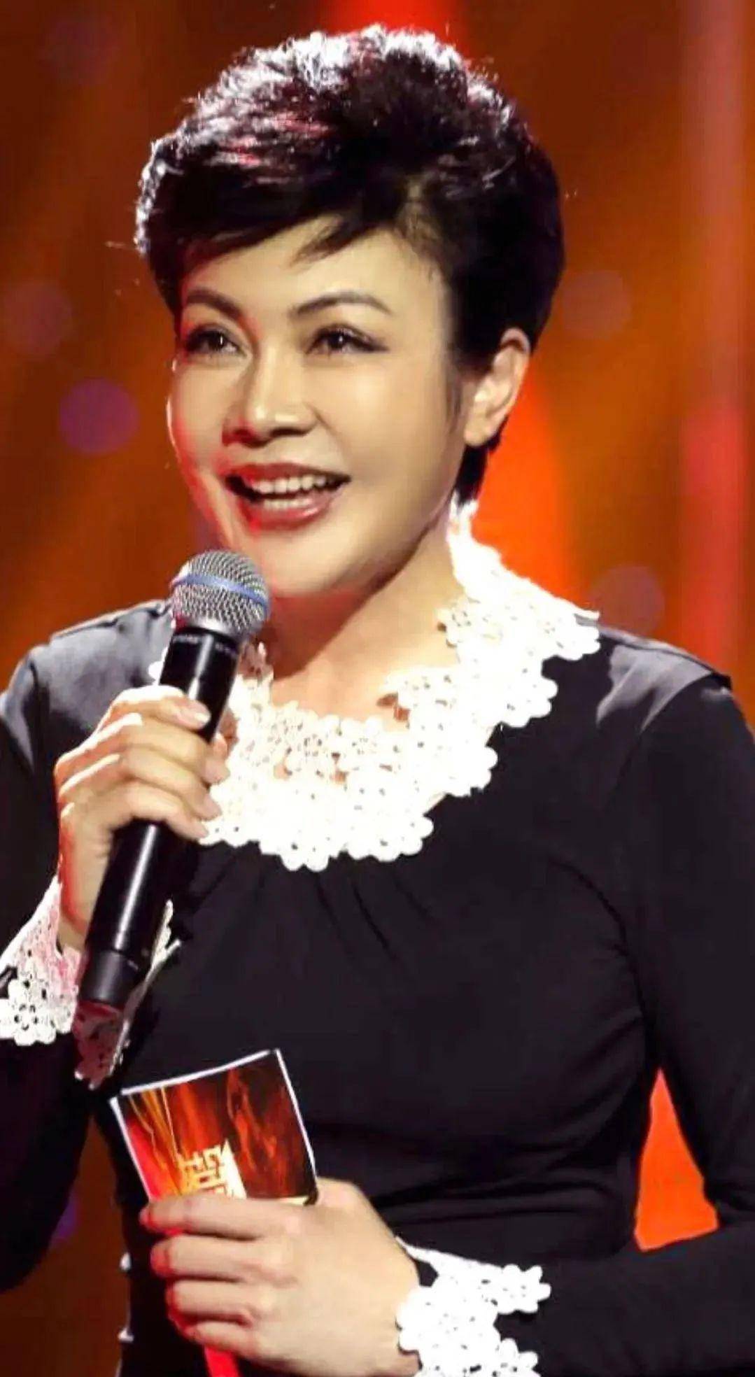 她,曾打破报幕"潜规则",是国家一级主持人,为何64岁仍然单身_阚丽君