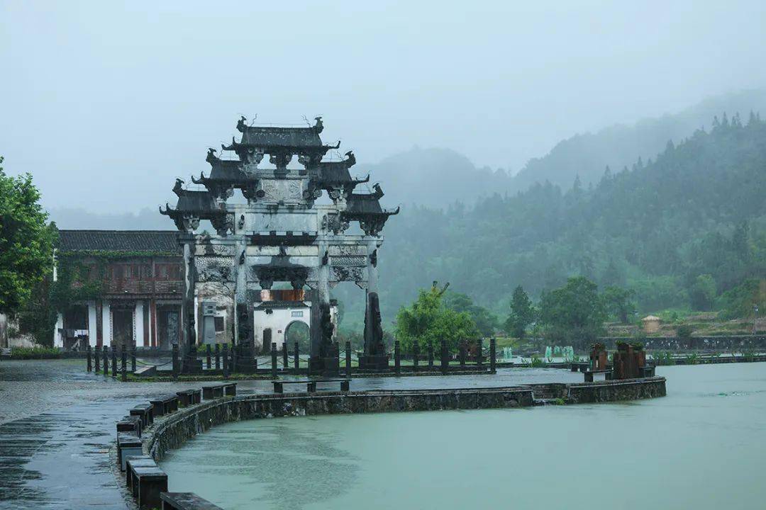春游江淮丨烟雨徽州领略春季里西递村的雨中风情