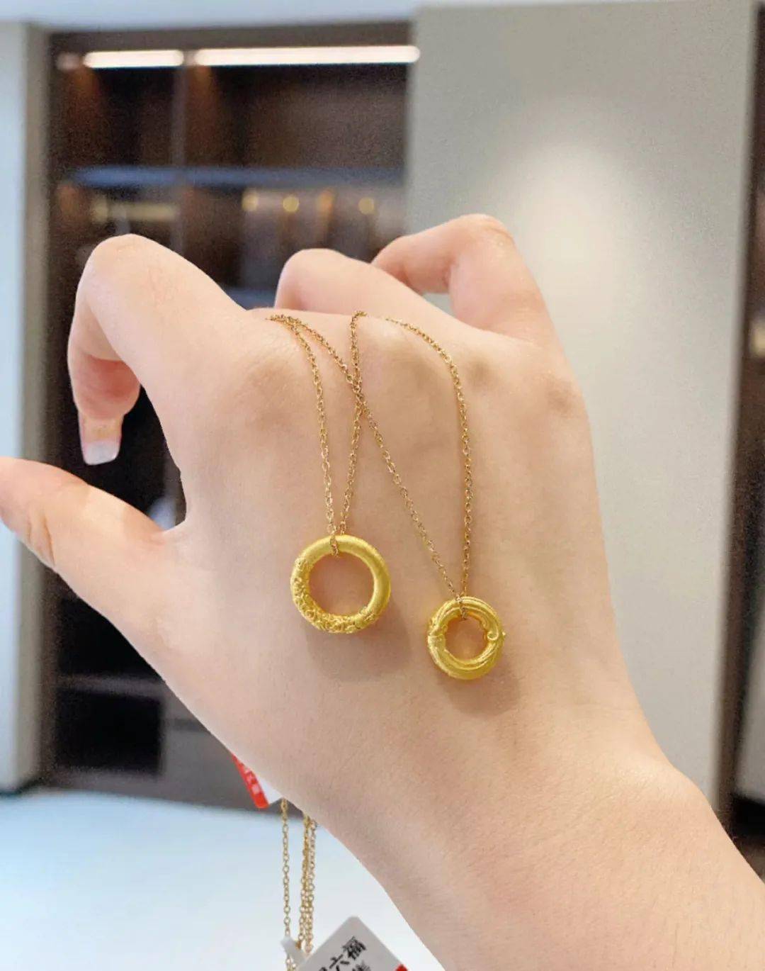 香港周六福999足金系列开团价99元起十二生肖手串项链蝴蝶结项链平安