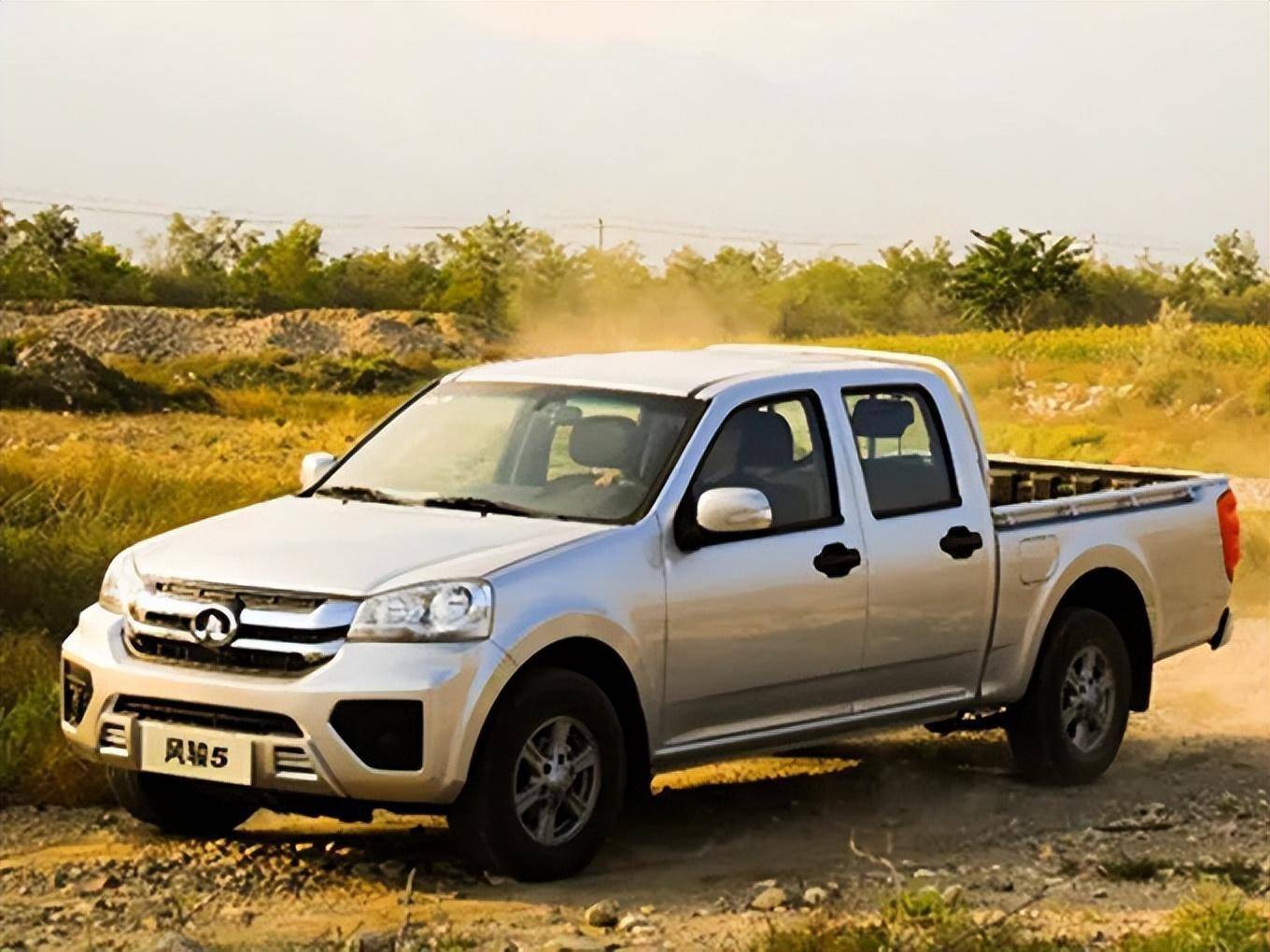 作为目前国内皮卡市场畅销的商用车型,长城风骏5凭借低廉的价格和过硬