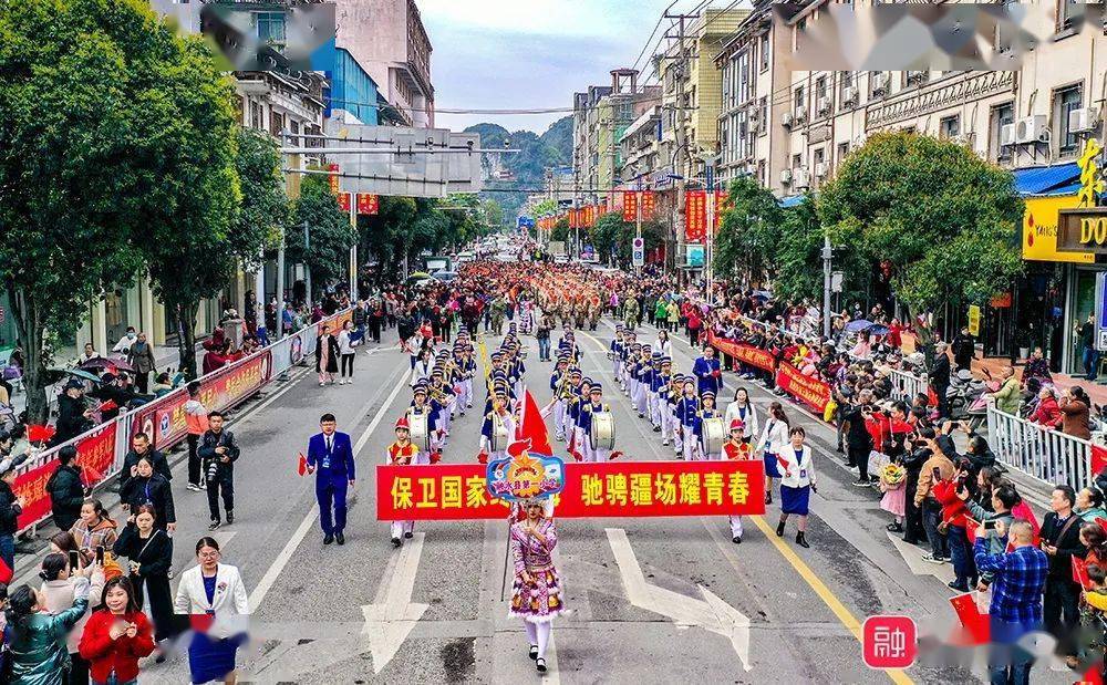 荣耀启程直击融水全城百姓夹道欢送新兵场面热血沸腾