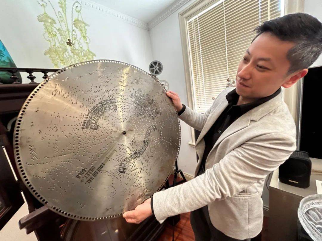 "作为上海市华侨摄影协会秘书长,除了是资深车迷,唐心忠也热爱摄影.