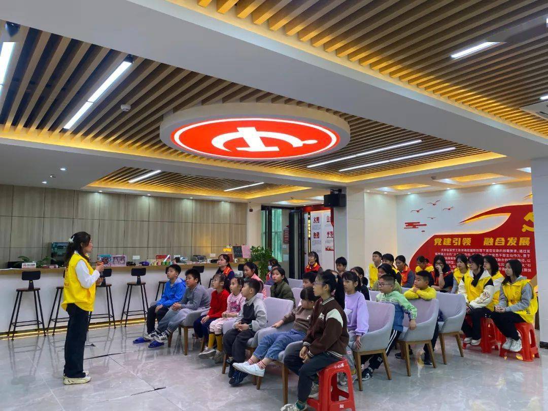 大岭街道党群服务中心大岭街道开展知识加油站公益分享课最美志愿者