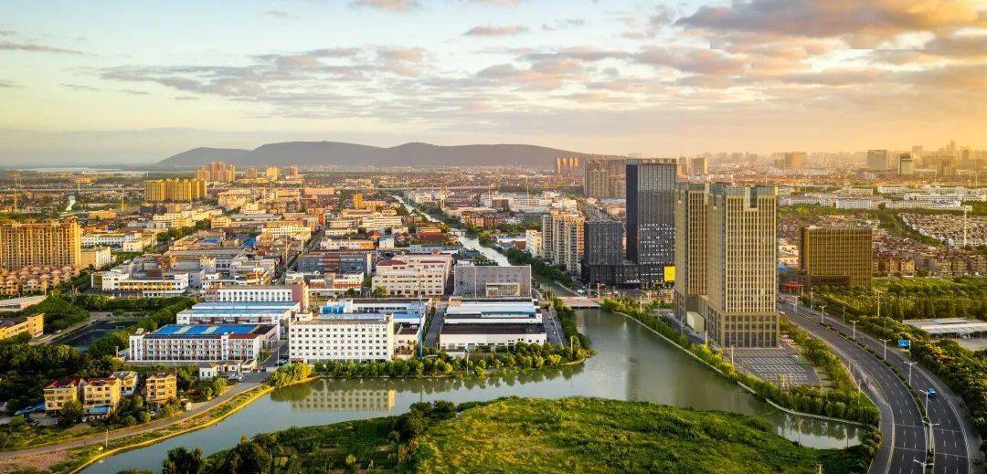 莲花服务公寓项目位于莫城街道招商北路一号桥东南侧,总占地4395平方