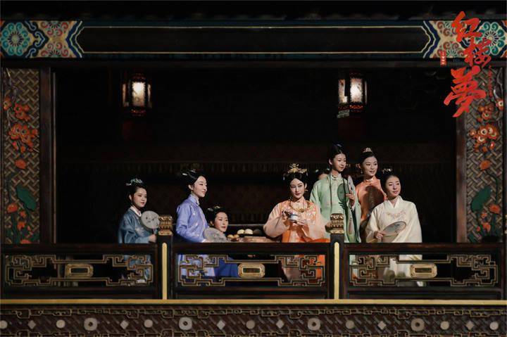 胡玫版新红楼梦电影讲的是一个阴谋与爱情的故事