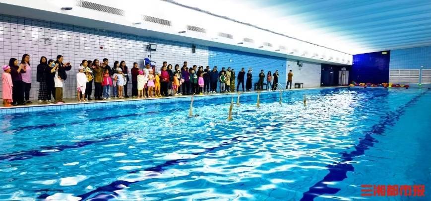 推广水上芭蕾长沙市花样游泳队上门送表演