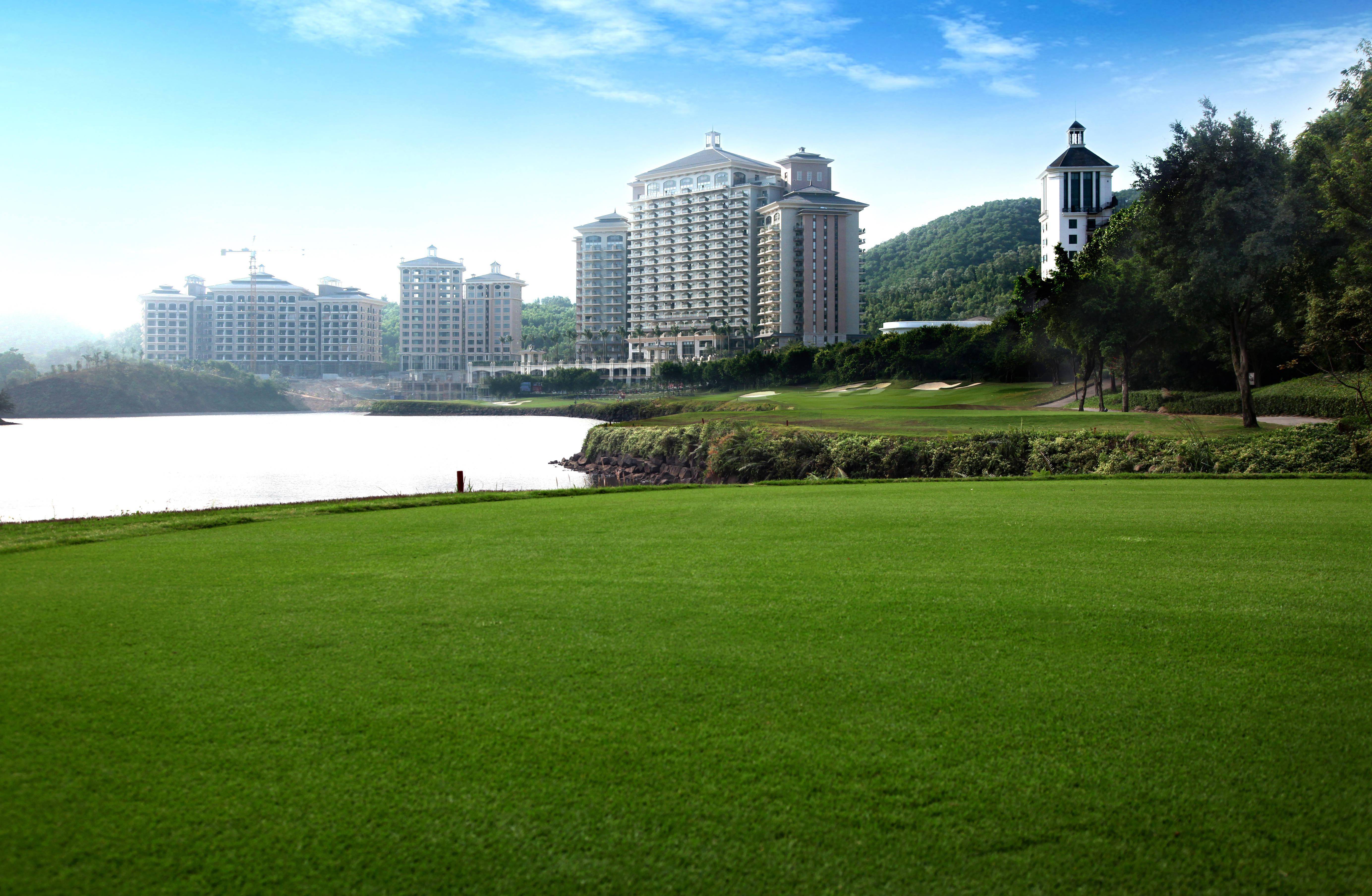 东莞观澜湖高尔夫球会参与和见证了塘厦乃至东莞高尔夫产业的兴起和
