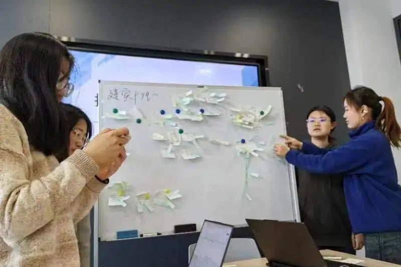 朋友在一起就是多巴胺制造厂建实2201班三月主题班会团会