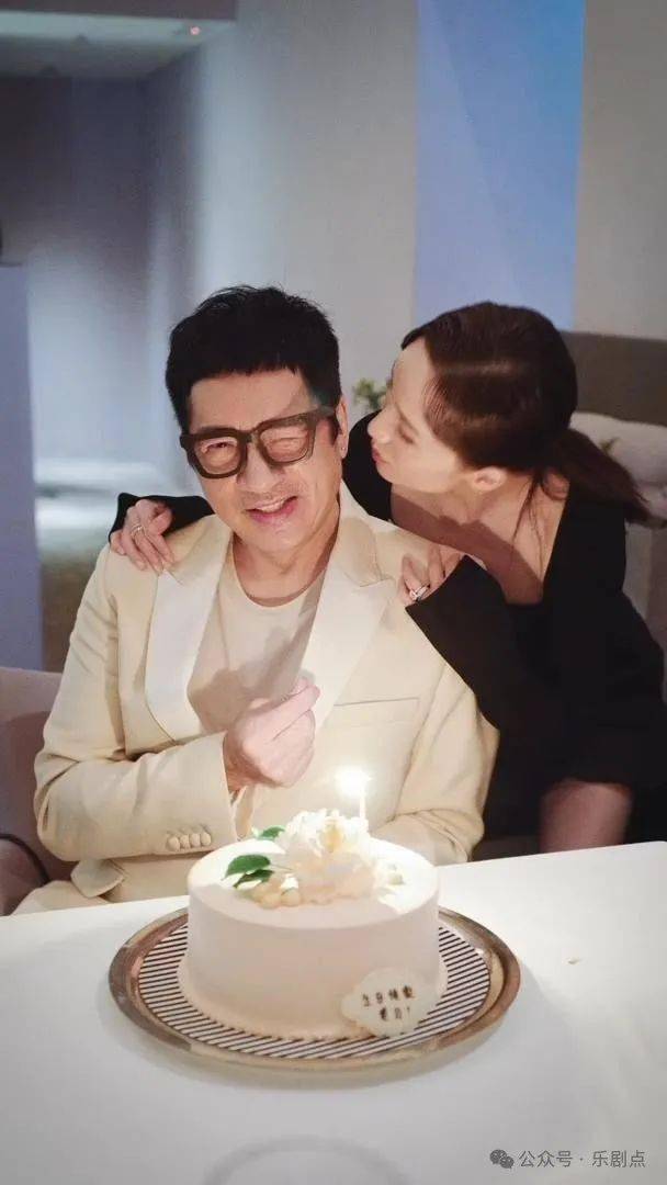 单立文65岁生日群星贺寿,胡蓓蔚隆重做头发又娇嗲索吻_老公_老婆_开心