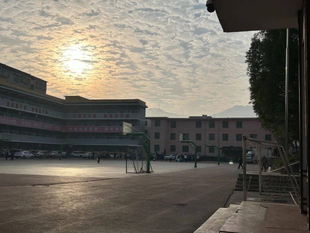 支教日记曲秋寒我愿化作一双臂膀将你托举出群山之外