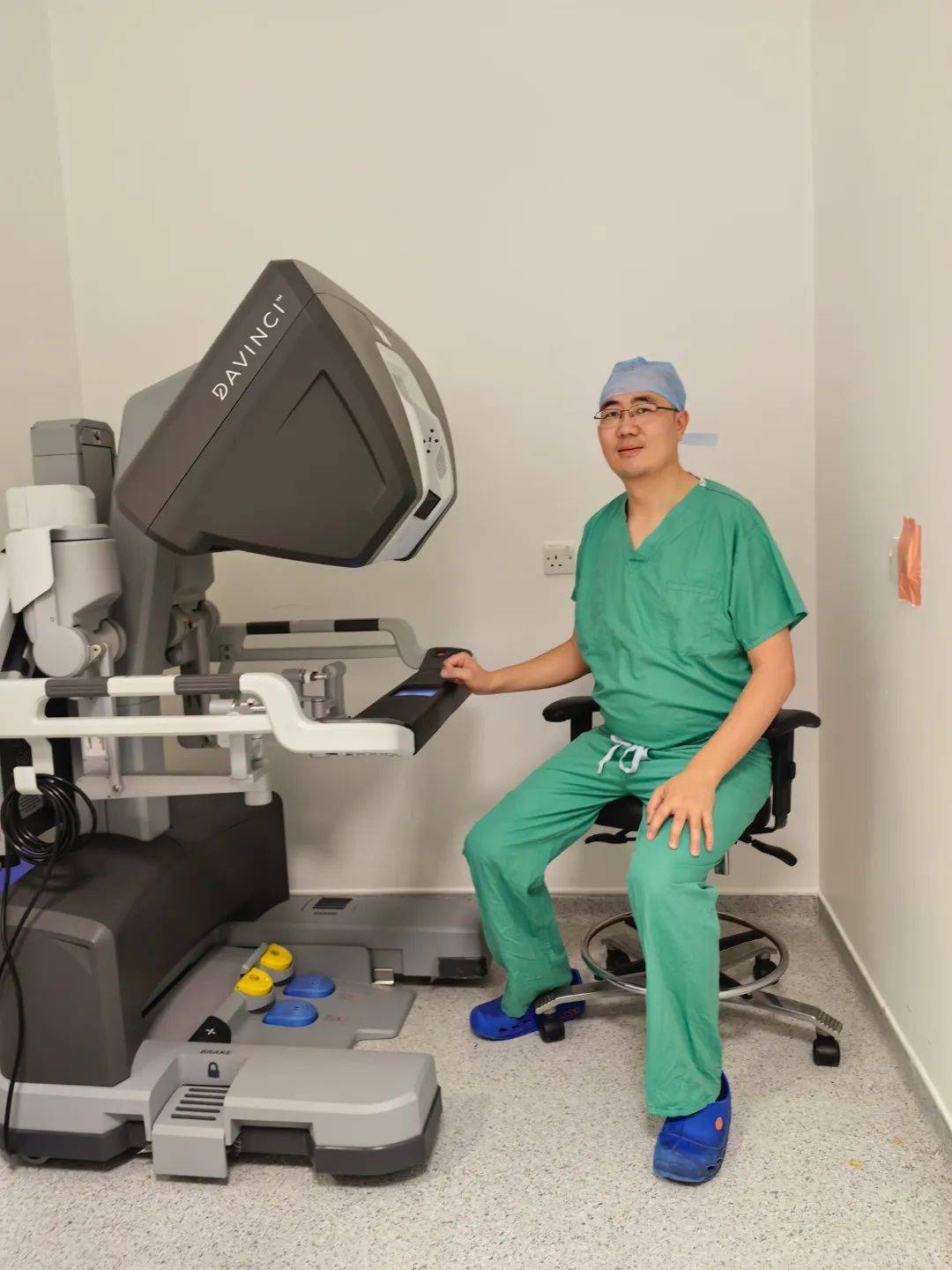 这位博士后刚从英国研修回来,他眼中的中外医疗对比_医生_手术_患者